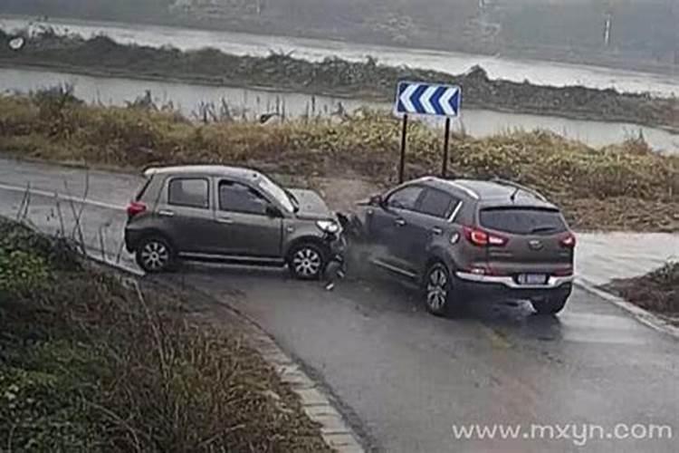 女人梦见撞车什么预兆