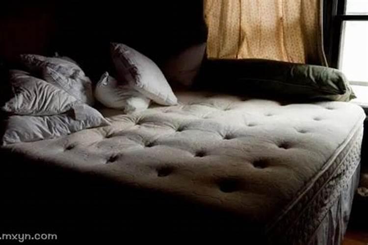梦见床底有老鼠洞啥意思