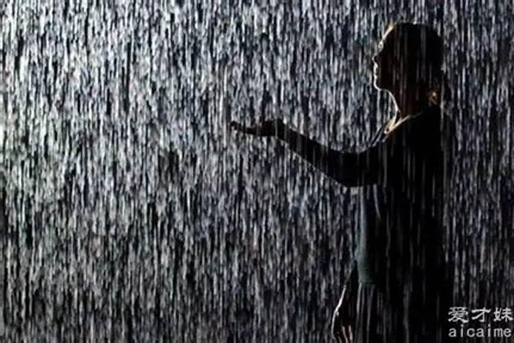 女人梦见自己淋雨是什么预兆