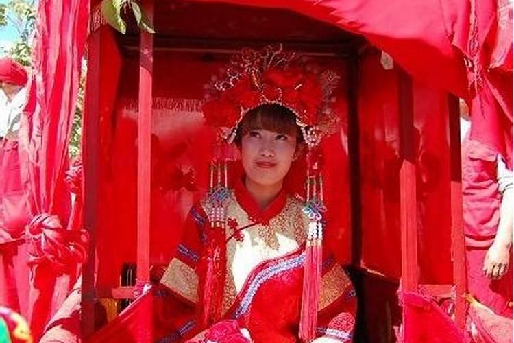 女人梦见抬花轿什么意思