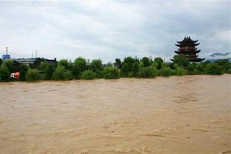 梦见下雨发洪水什么预兆呢