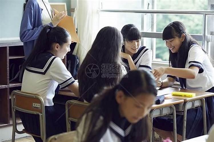 梦见和女同学聊天是什么预兆