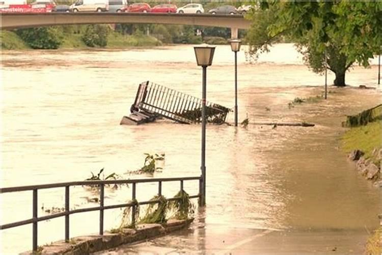 梦到流产出血是什么意思