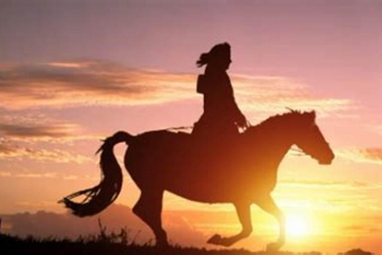 女人梦见骑马是什么兆头翻过很陡的山坡
