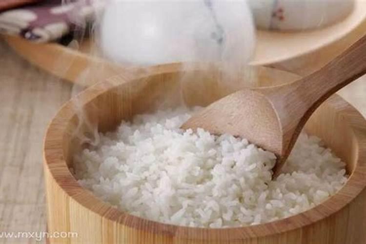梦见吃米饭代表什么