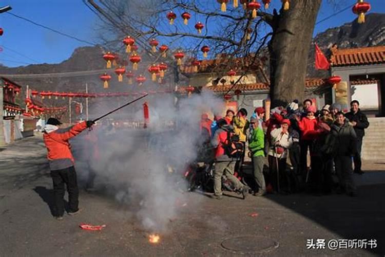 梦见上祖坟祭拜烟花满天