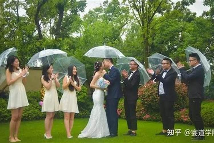 梦见妹妹结婚下大雨好吗