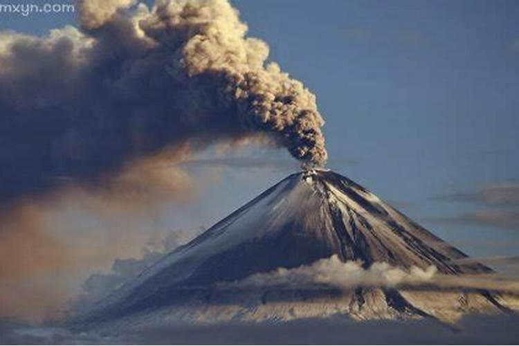 梦见火山喷发什么意思