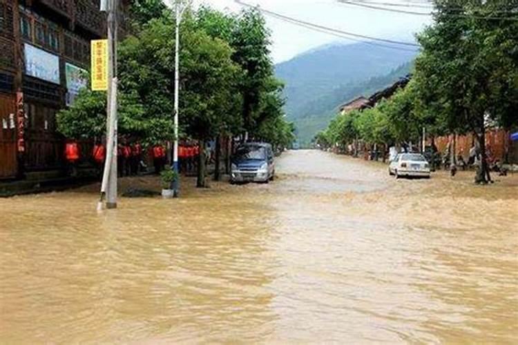 梦见发洪水逃跑成功