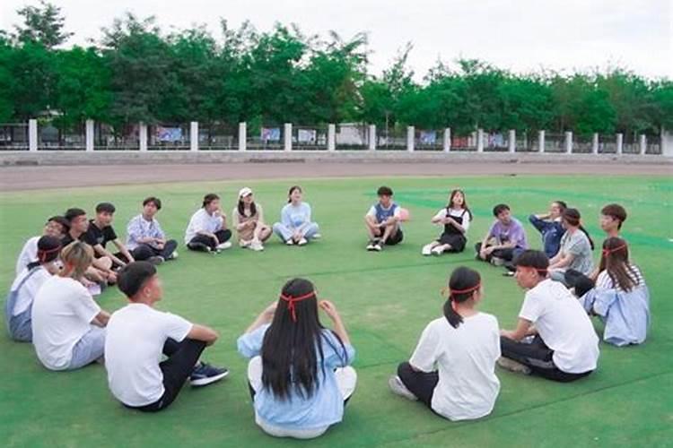 梦到好多同学在一起