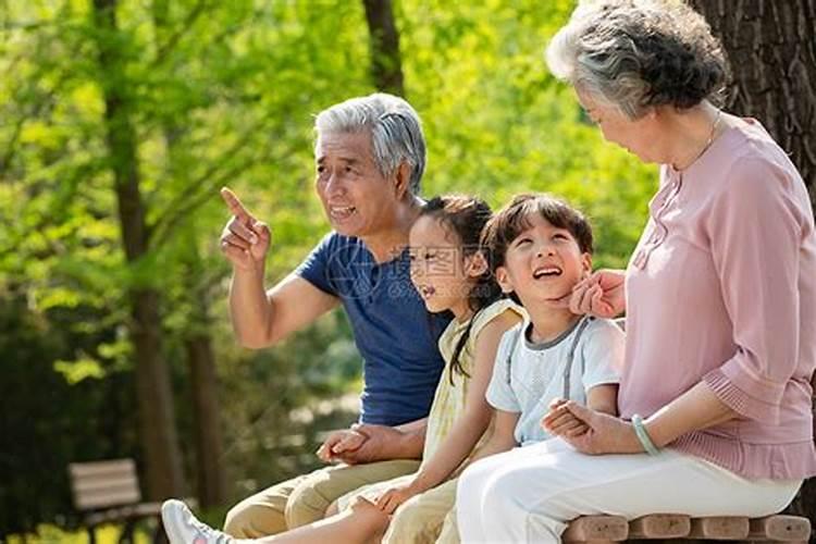 老人梦见死去父母带着孙子坐飞机