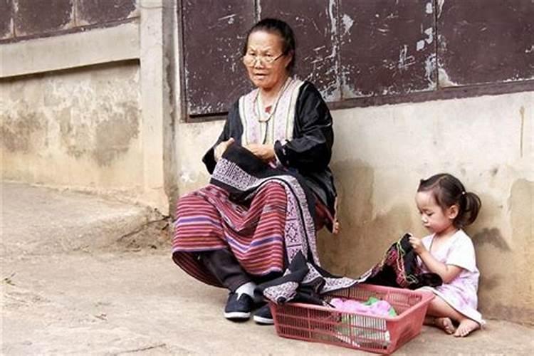 梦见奶奶家有很多亲戚