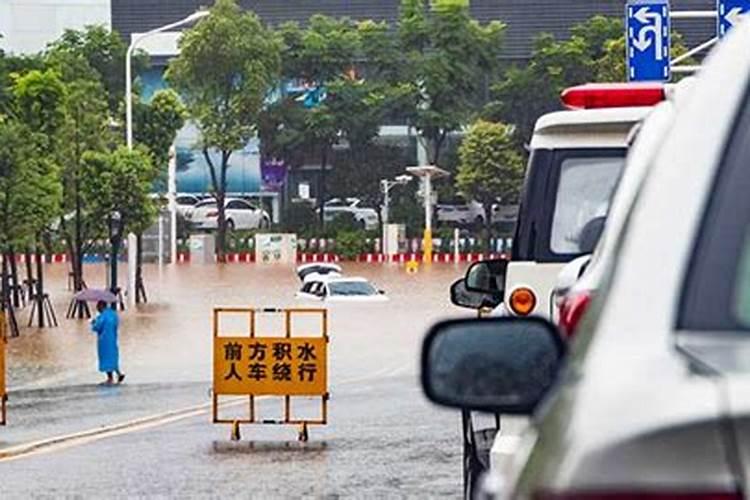 梦见大雨大河水很深