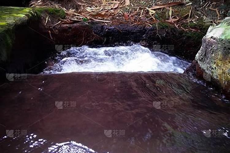 梦见水渠流水是什么意思