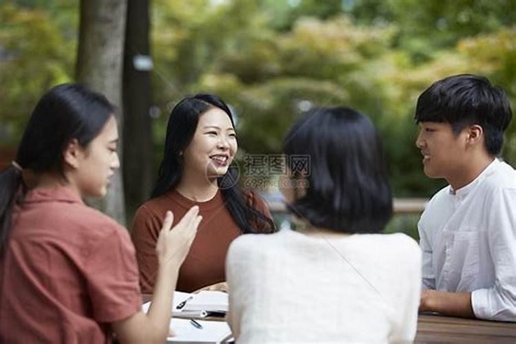 梦到小学同学聚在一起