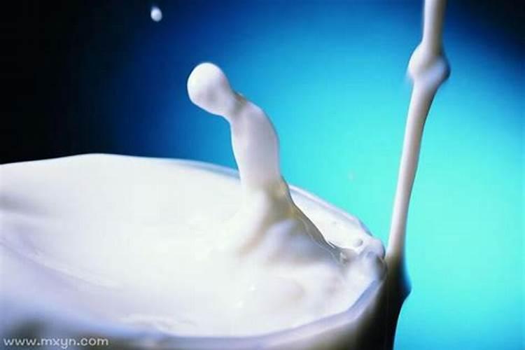 梦到喝牛奶是什么意思