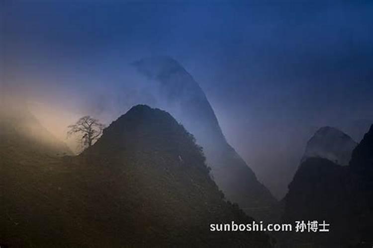 梦见骑车爬陡峭的山