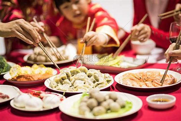 除夕吃年饭是几点