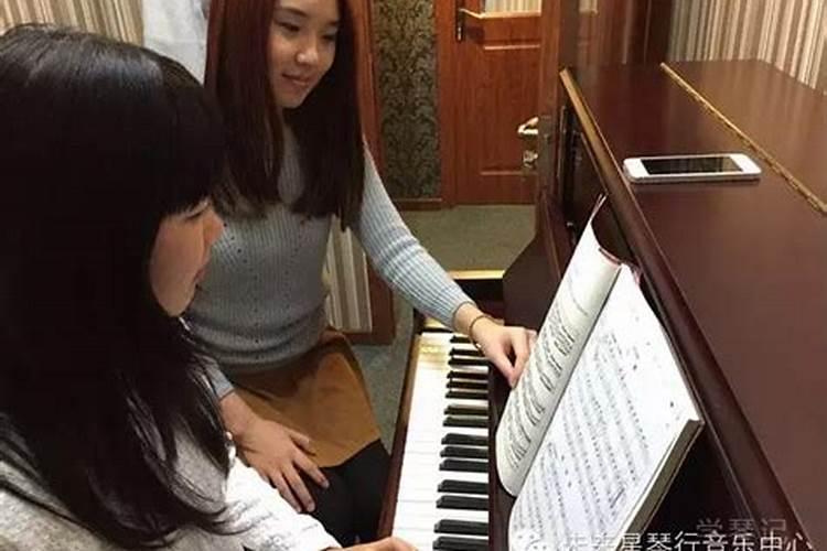 梦到和女同学去学钢琴
