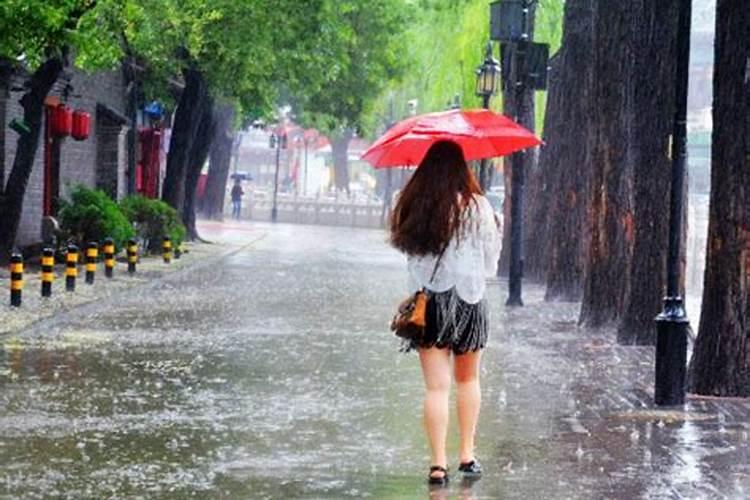 梦到下雨真的下雨了