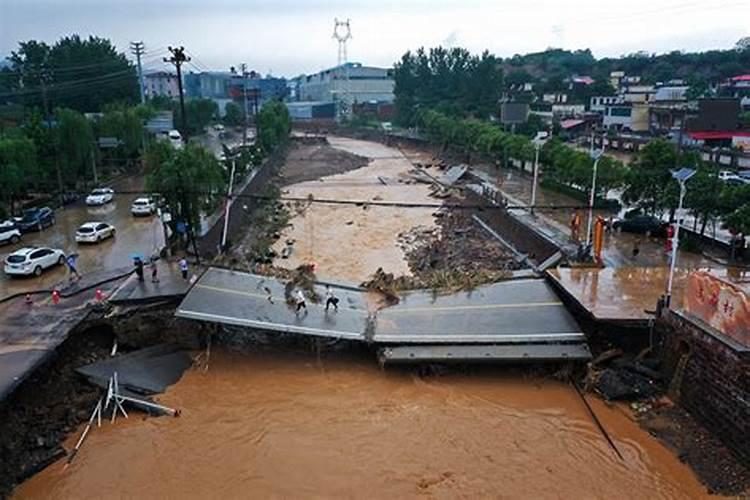 梦见发洪水路都冲塌了