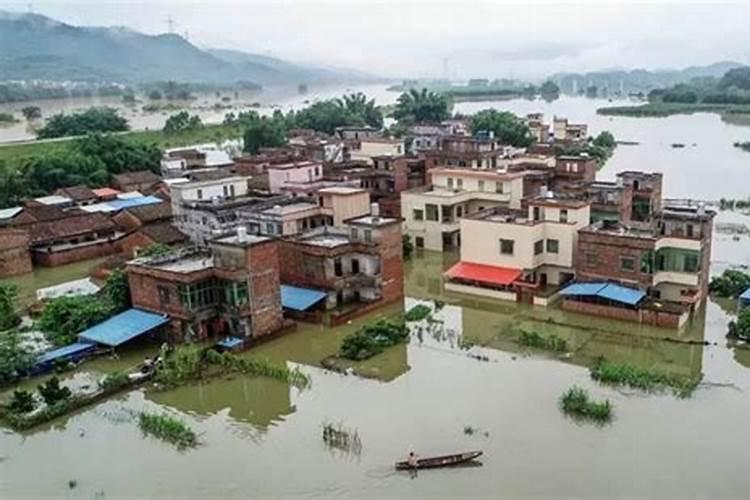 梦见发洪水自己被困住了