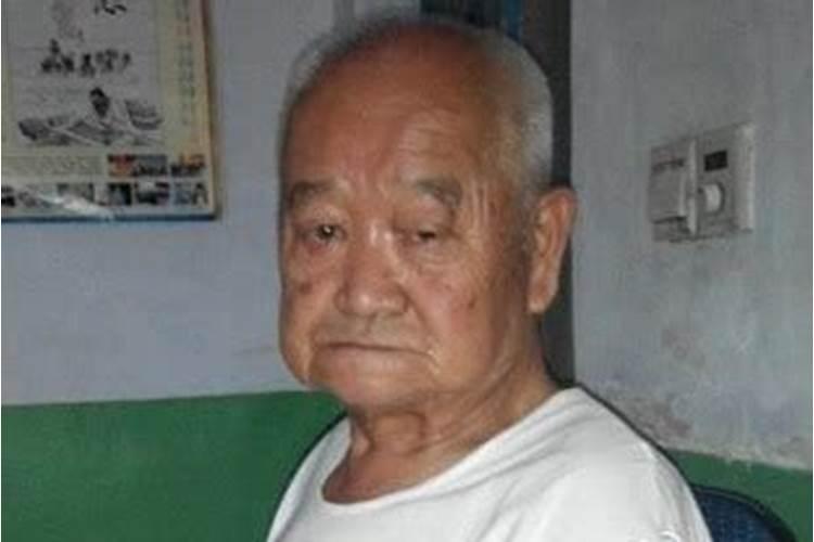 梦见舅舅在自己家死去