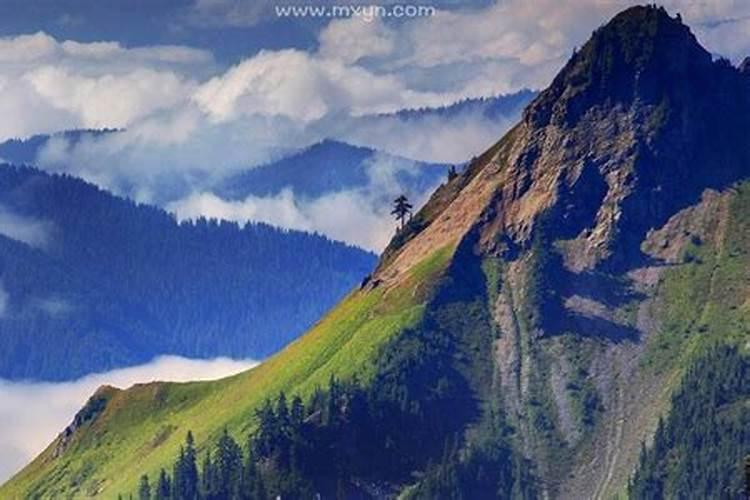 梦见高山耸立悬崖峭壁