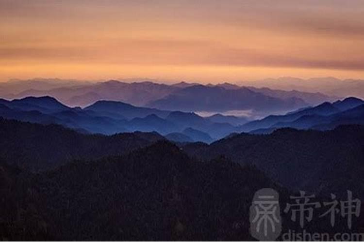 拜太岁是鞠躬还是跪拜呢