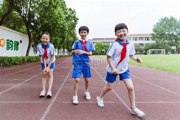 梦到好多学生在跑操