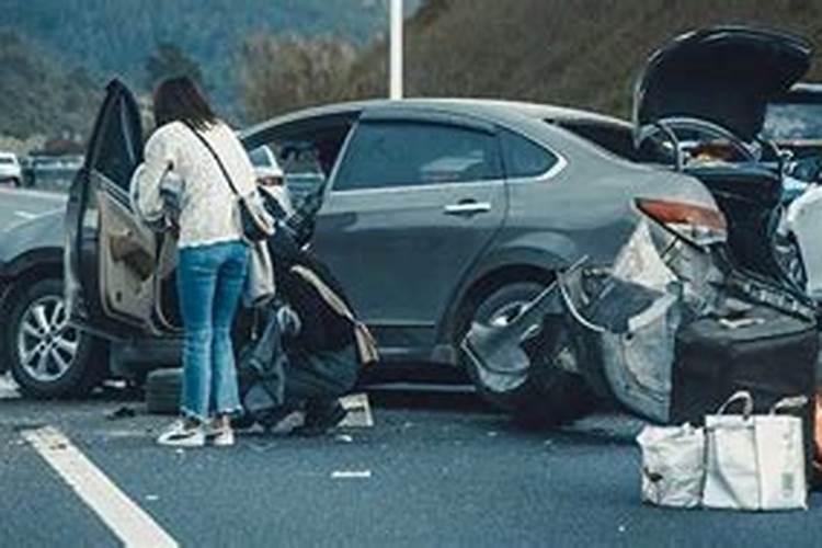 梦见出车祸了死人了