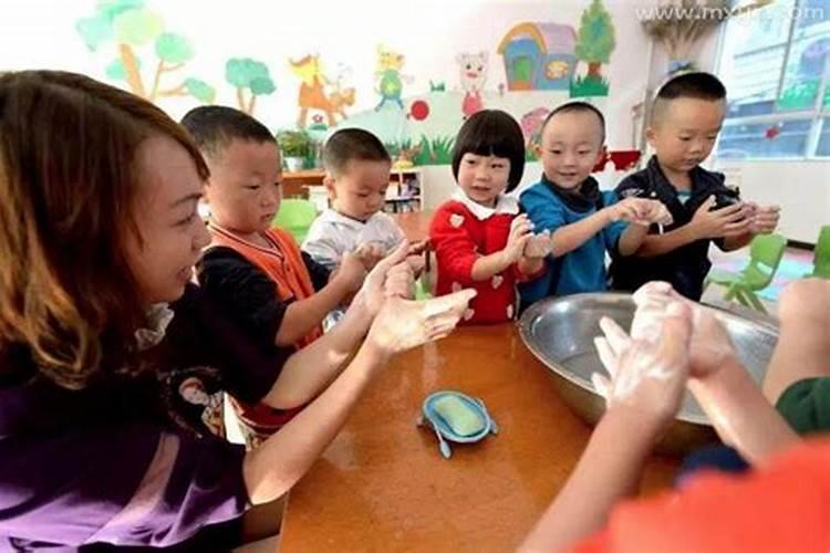 梦见叔叔和好多小孩来家里吃饭