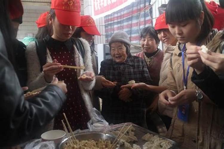 梦见死去的老人给小孩做饺子吃