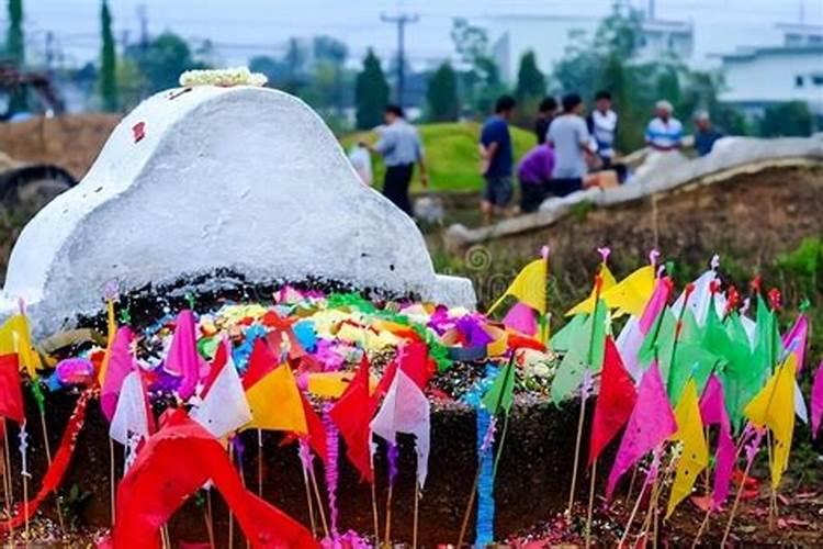 清明节一般什么时间上坟？