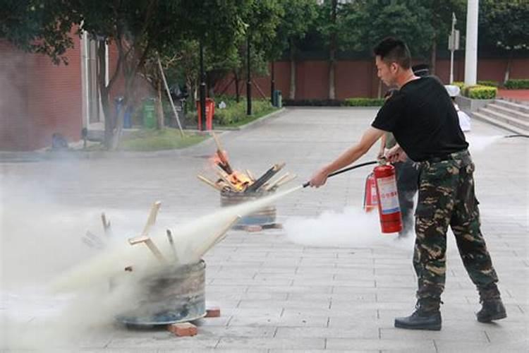 梦到把火扑灭了什么意思