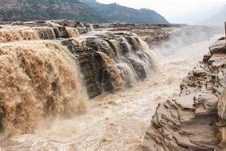 梦见水流湍急的河水