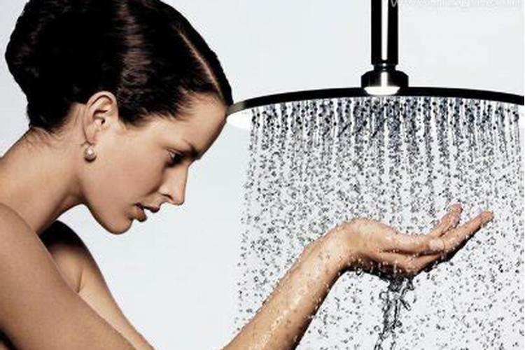 已婚女人梦见洗澡是什么预兆
