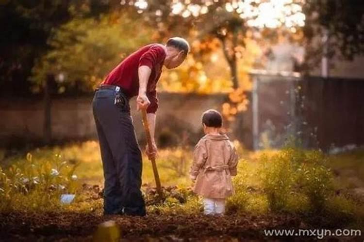 梦见死去的老人和小孩是什么意思