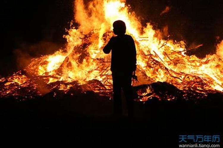 梦见坟山上着火了是什么征兆