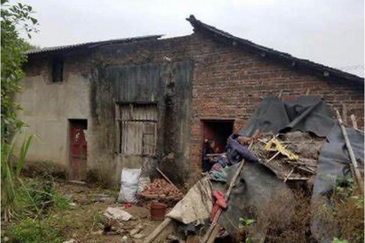 梦见老房子破旧不堪漏雨什么意思