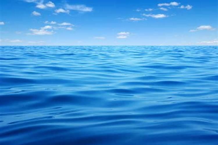 梦见大海水是蓝色的