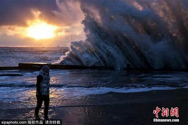 梦到狂风巨浪的大海