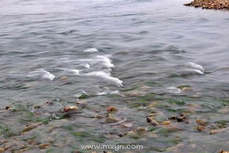 梦见大河水流波涛汹涌漩涡