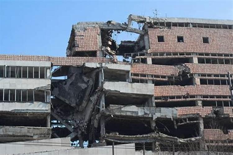 做梦梦见地震房子塌了却没有伤人