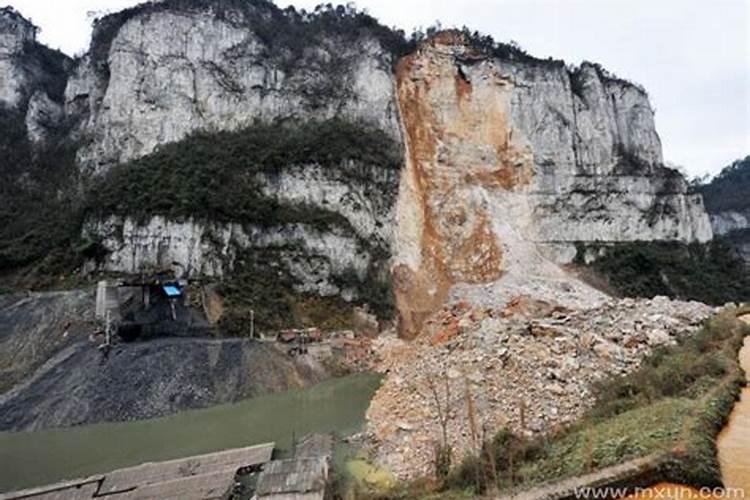 梦见山崩地塌是什么意思啊